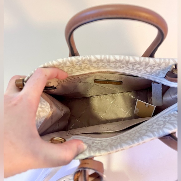 NWT Michael Kors Mirella Small Crossbody Tote Bag in Vanilla - Picture 4 of 7